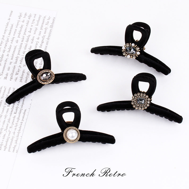 Flocking Black Pearl Rhinestone Shark Claw